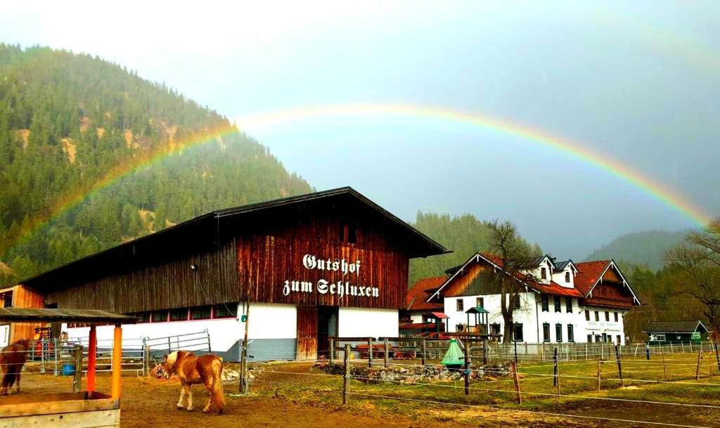 Gutshof Zum Schluxen Pinswang Exterior foto